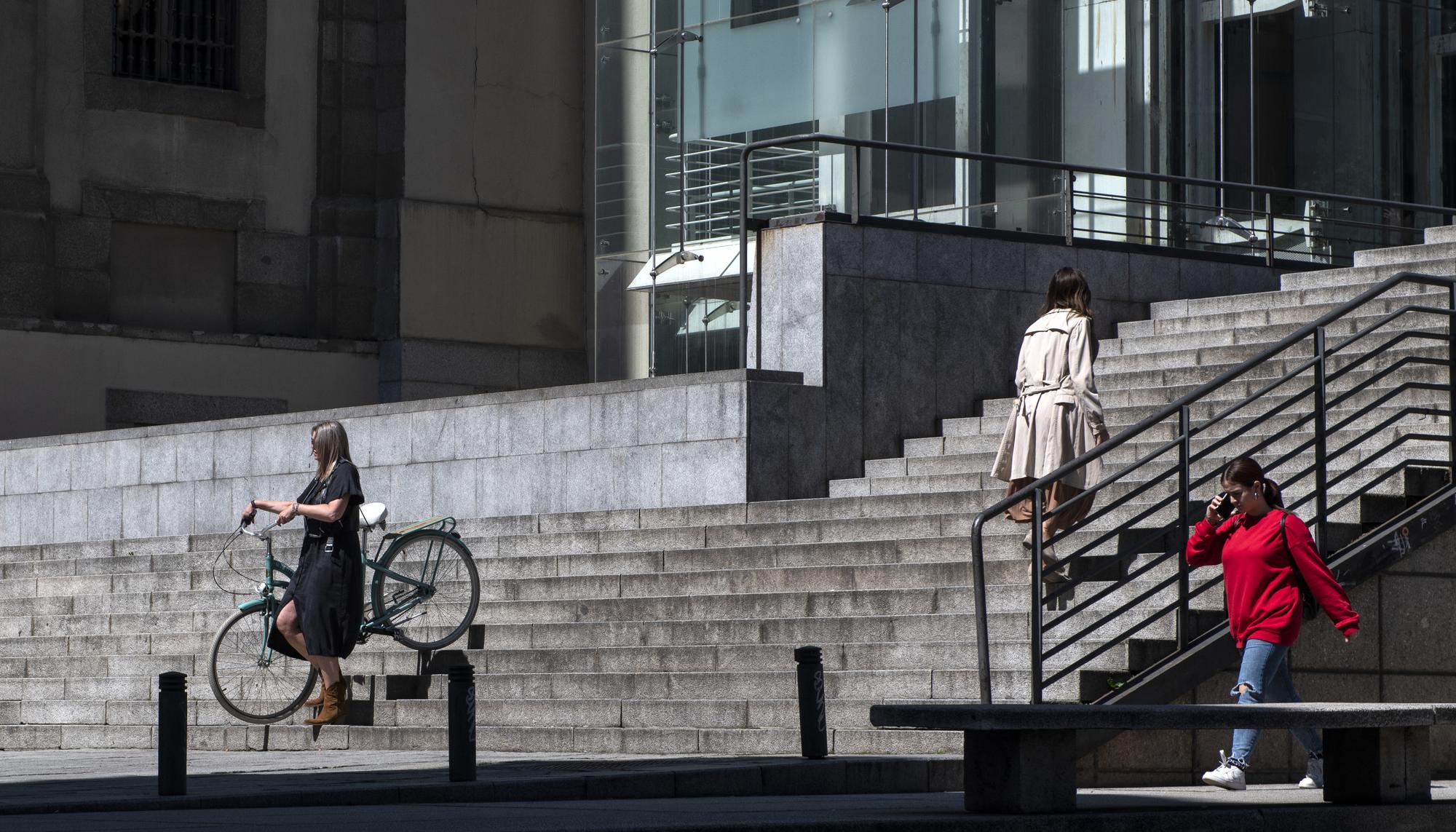 mujeres en Madrid bicicleta